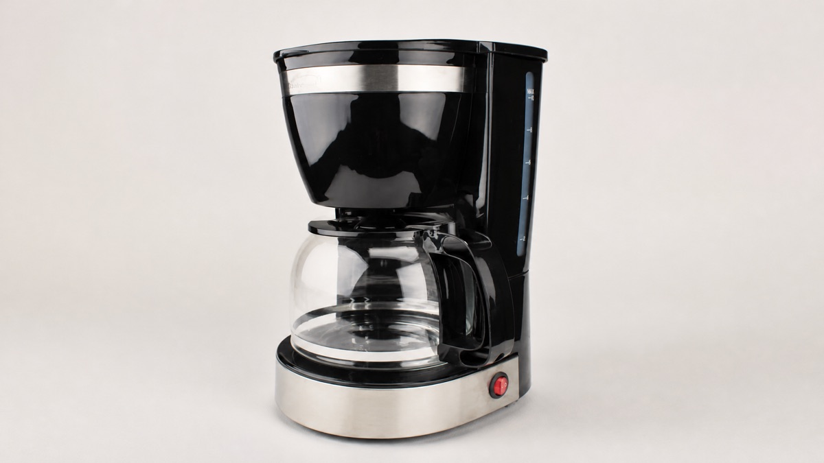 Brentwood TS-215BK black 12-cup drip coffee maker with glass carafe